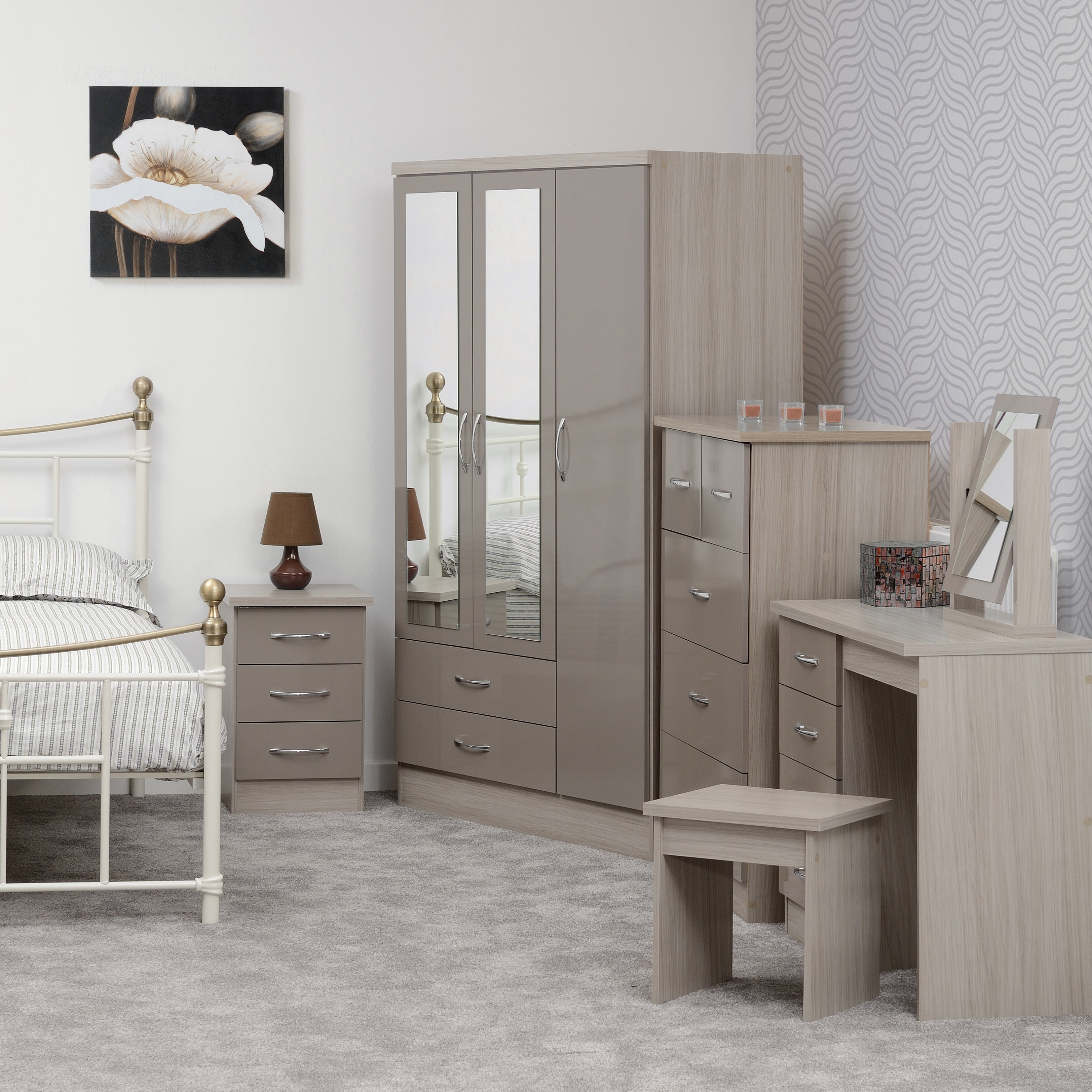 dressing table with 4 drawers